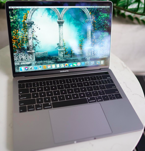 MacBook Pro 2017 có touch Intel Core I5, RAM 8GB, SSD 512GB