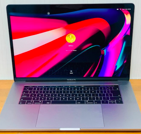 MacBook Pro 2018 15 inch cấu hình Core i9 / RAM 32GB / SSD 512GB